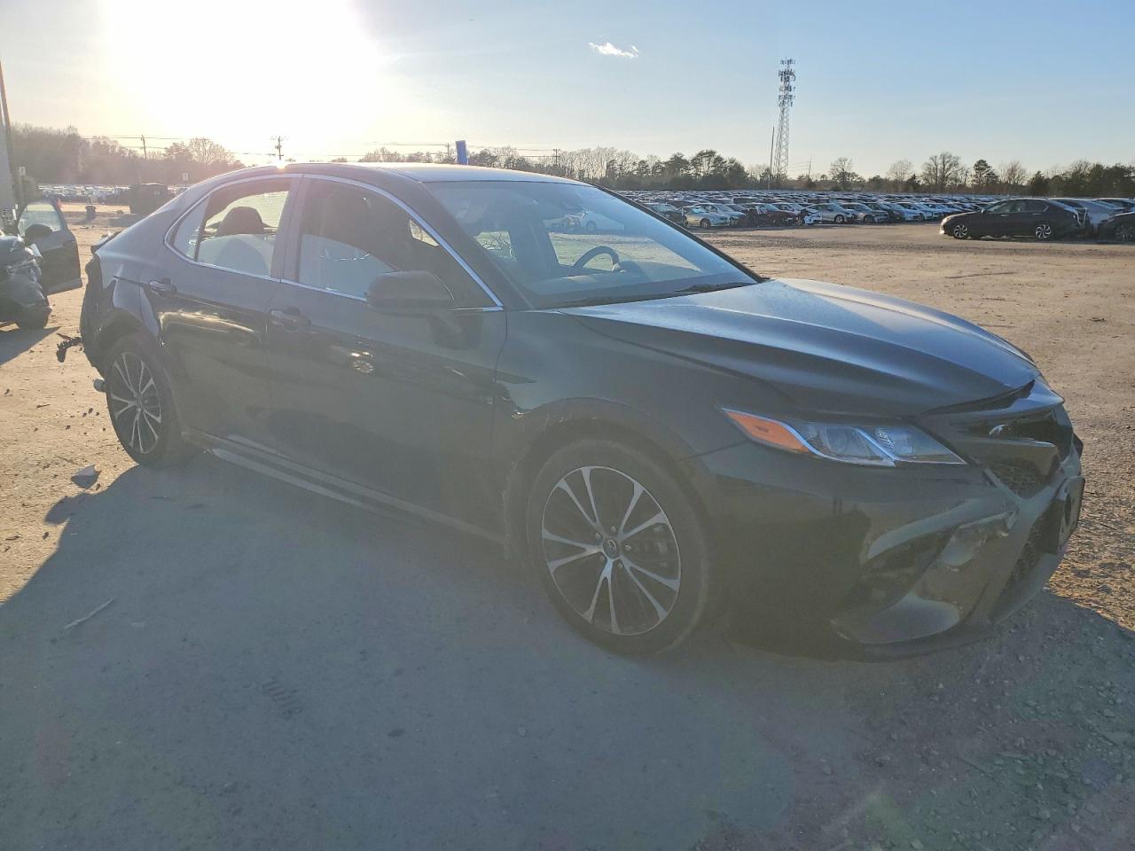 2020 TOYOTA CAMRY SE photo 4