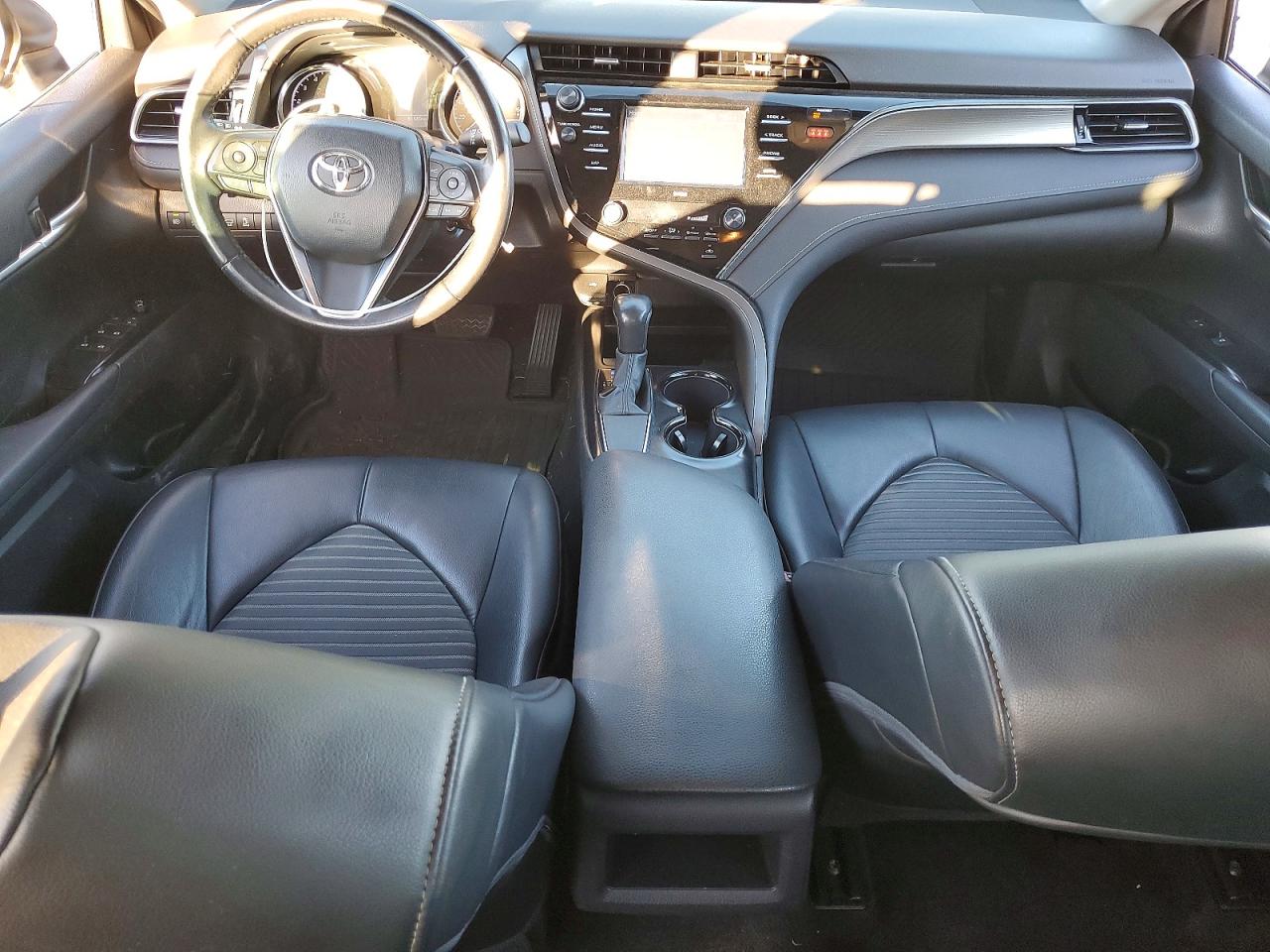 2020 TOYOTA CAMRY SE photo 8