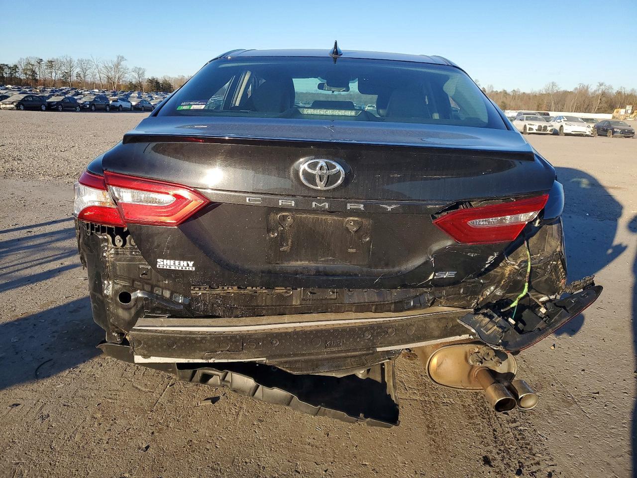 2020 TOYOTA CAMRY SE photo 6