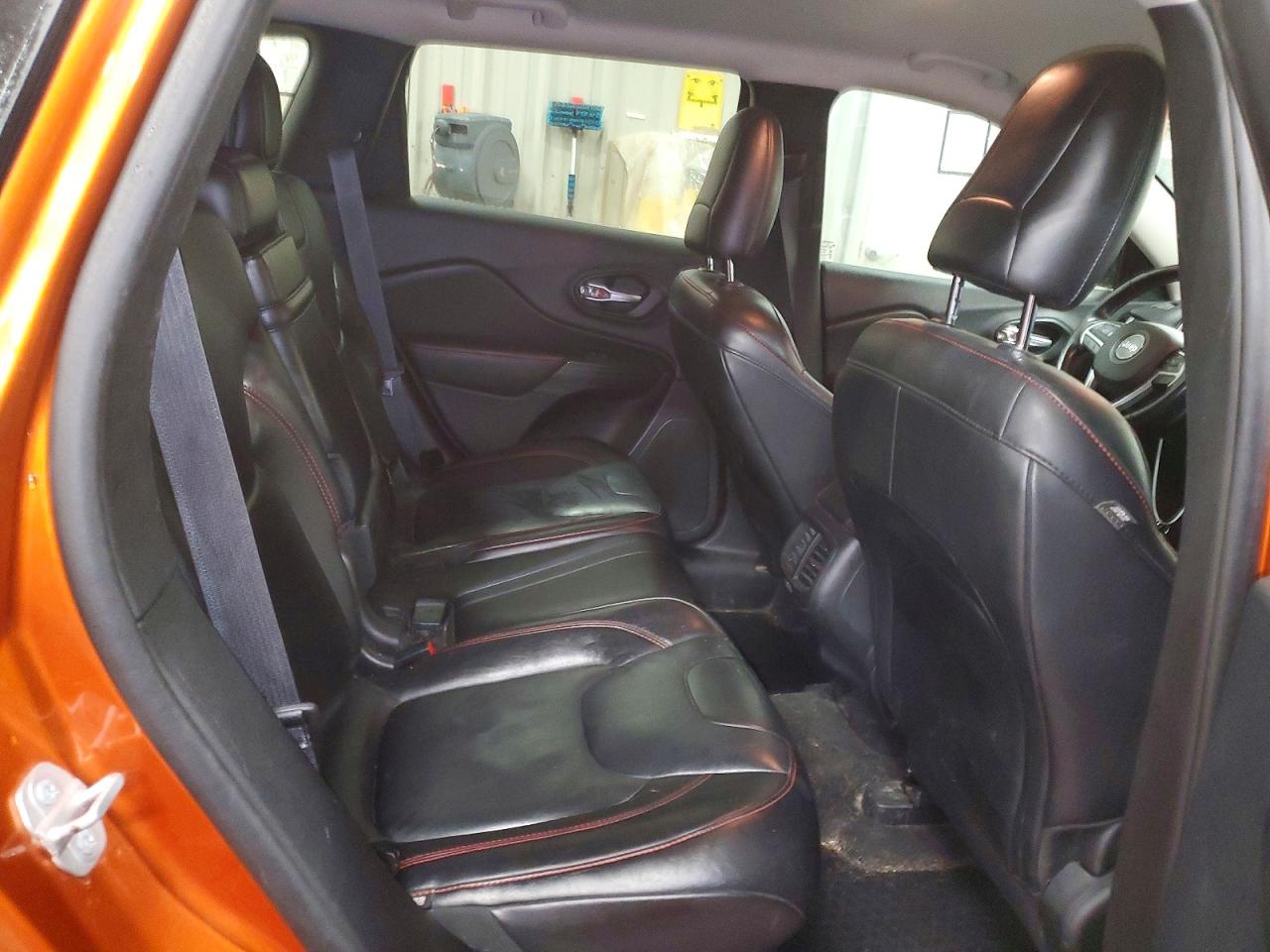 2015 JEEP CHEROKEE TRAILHAWK photo 11