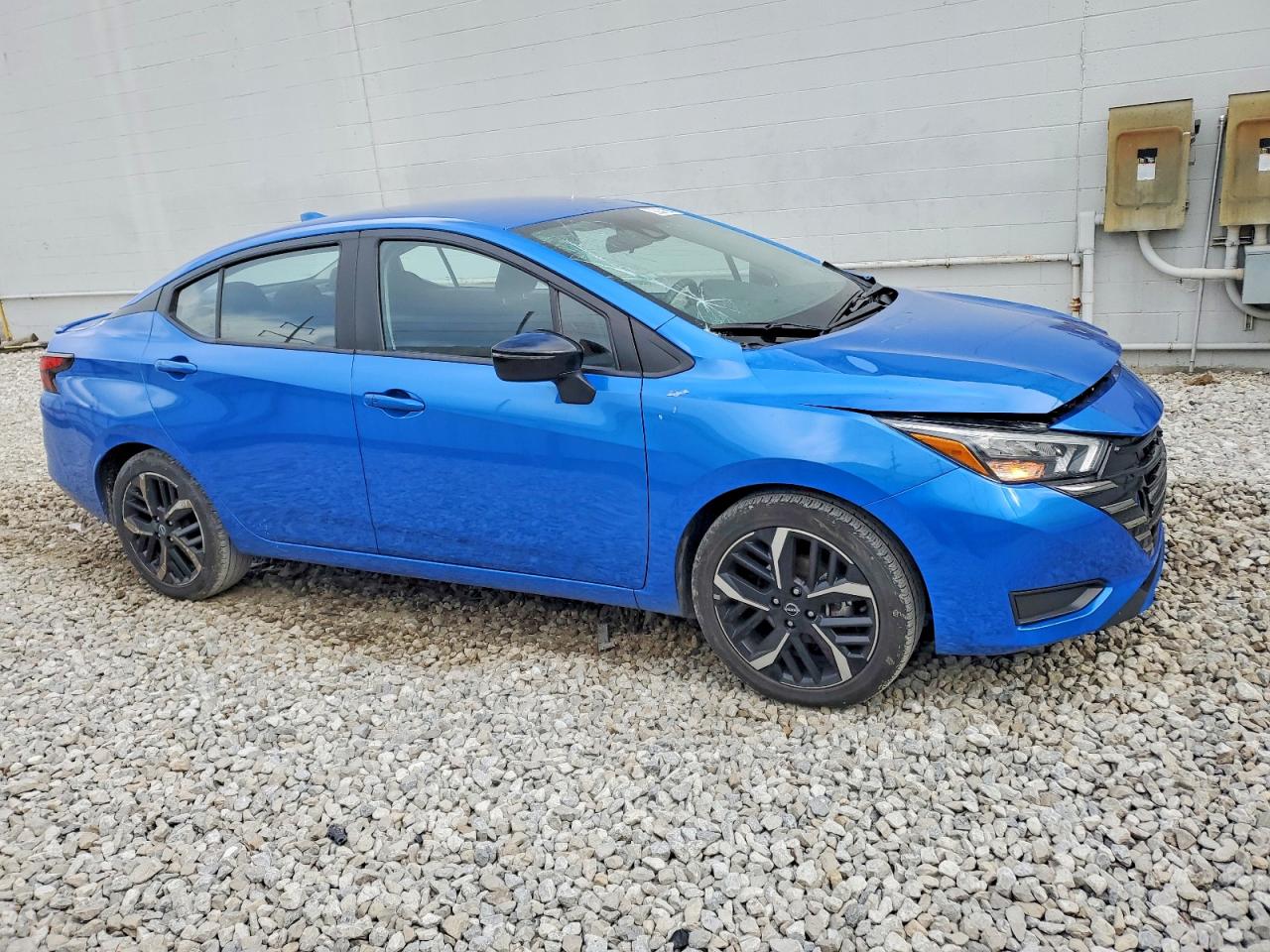 2024 NISSAN VERSA SR photo 4