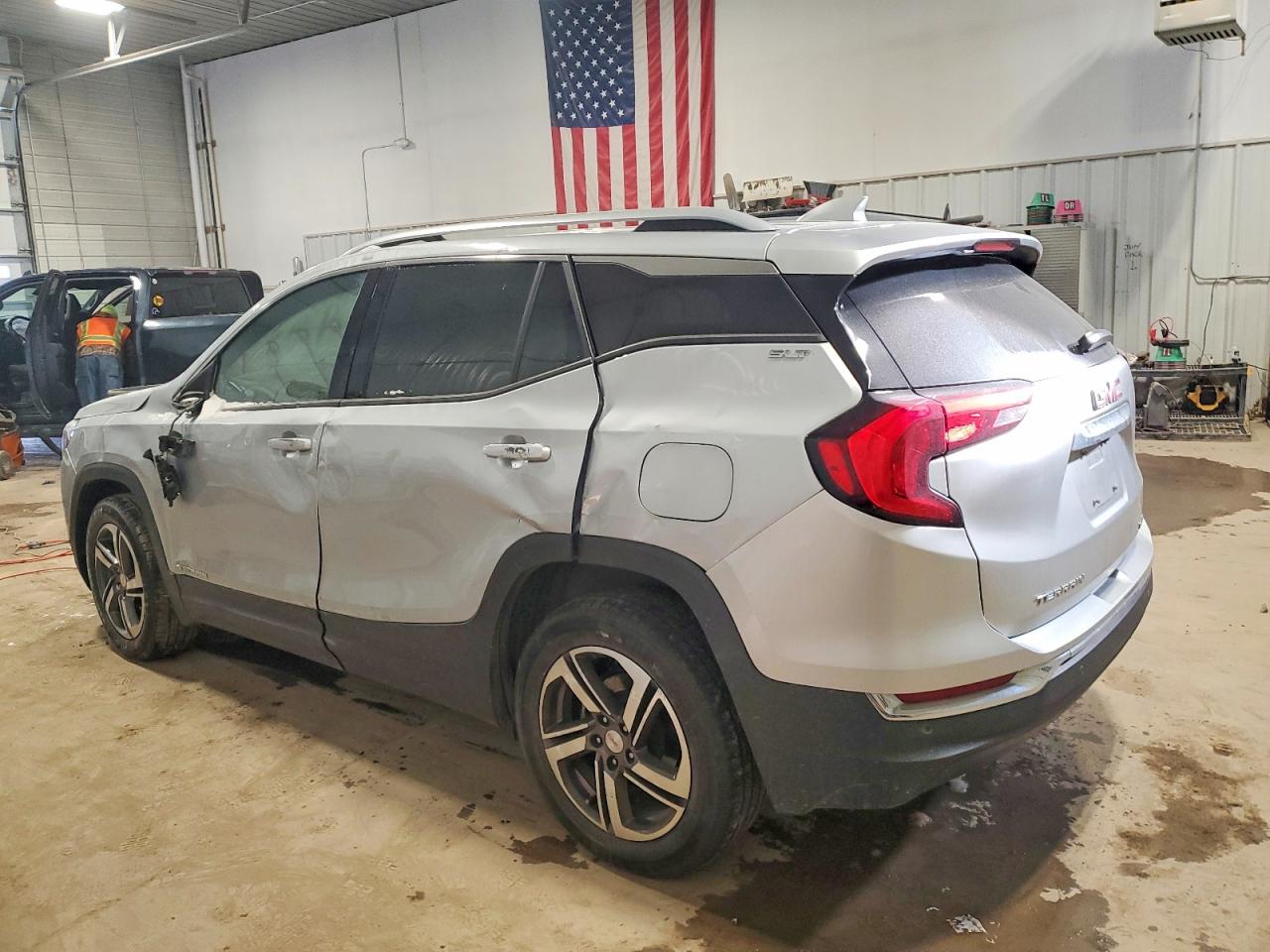 2020 GMC TERRAIN SLT photo 3