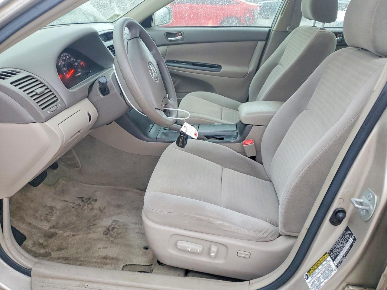 2005 TOYOTA CAMRY photo 13