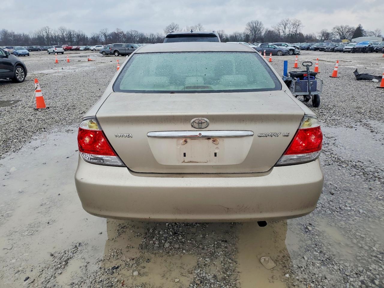2005 TOYOTA CAMRY photo 11