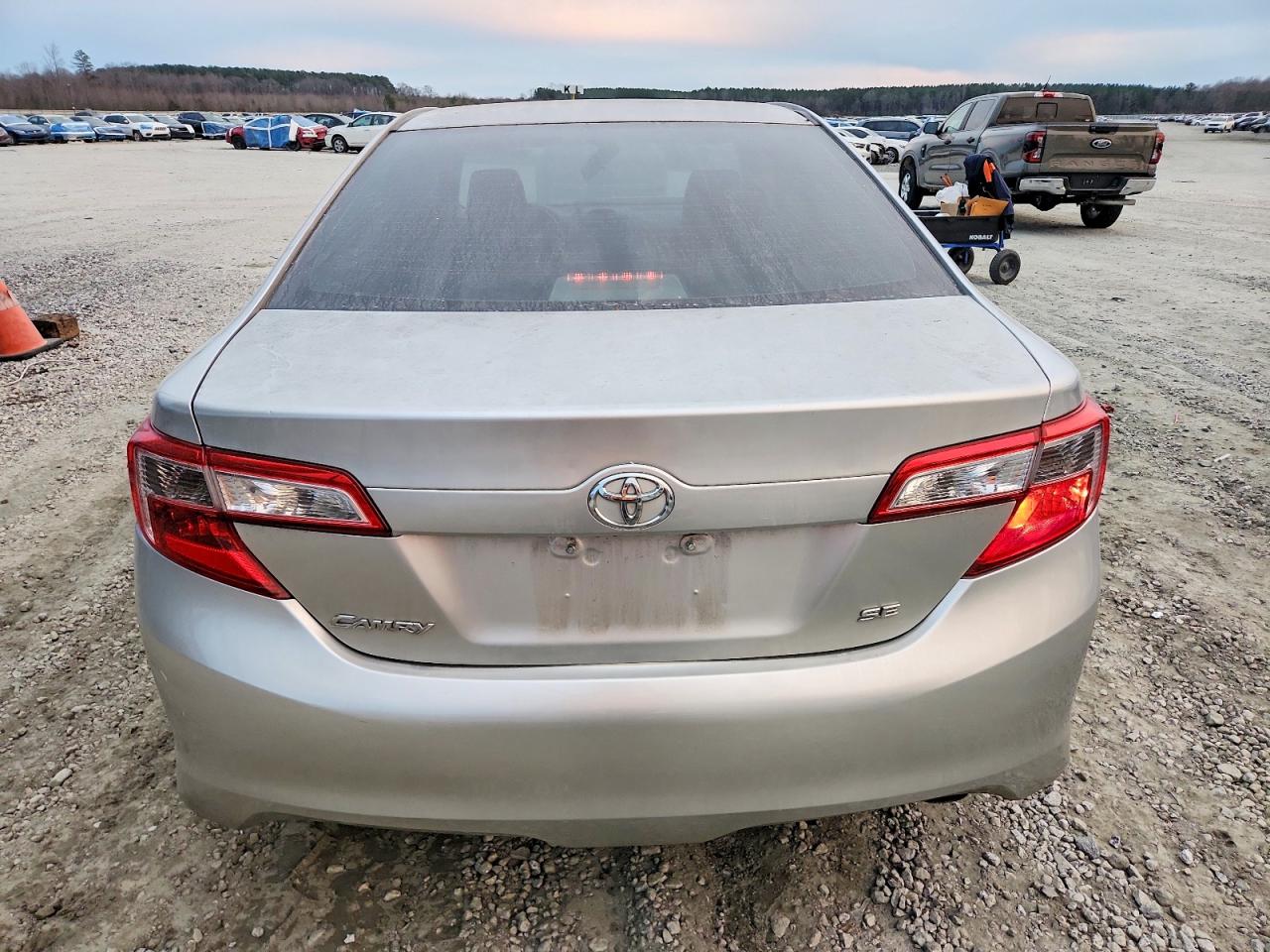 2014 TOYOTA CAMRY L photo 6