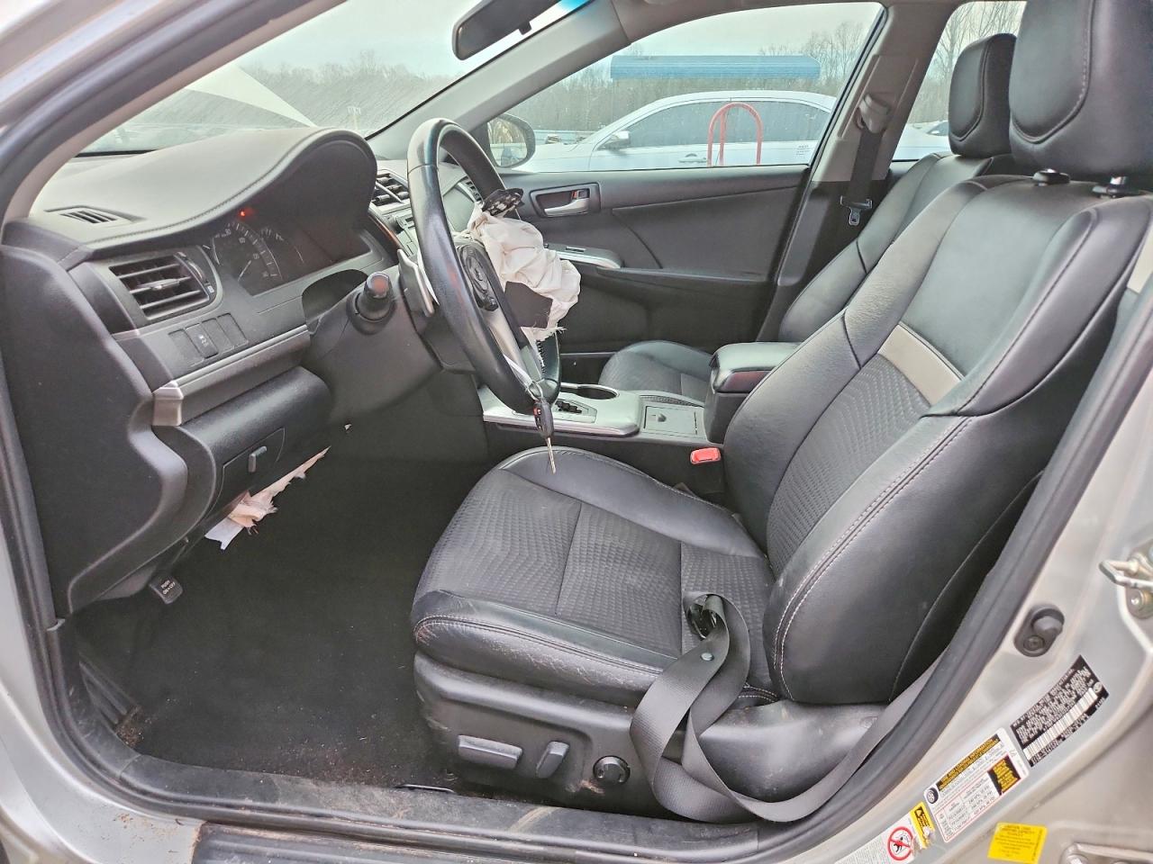 2014 TOYOTA CAMRY L photo 7