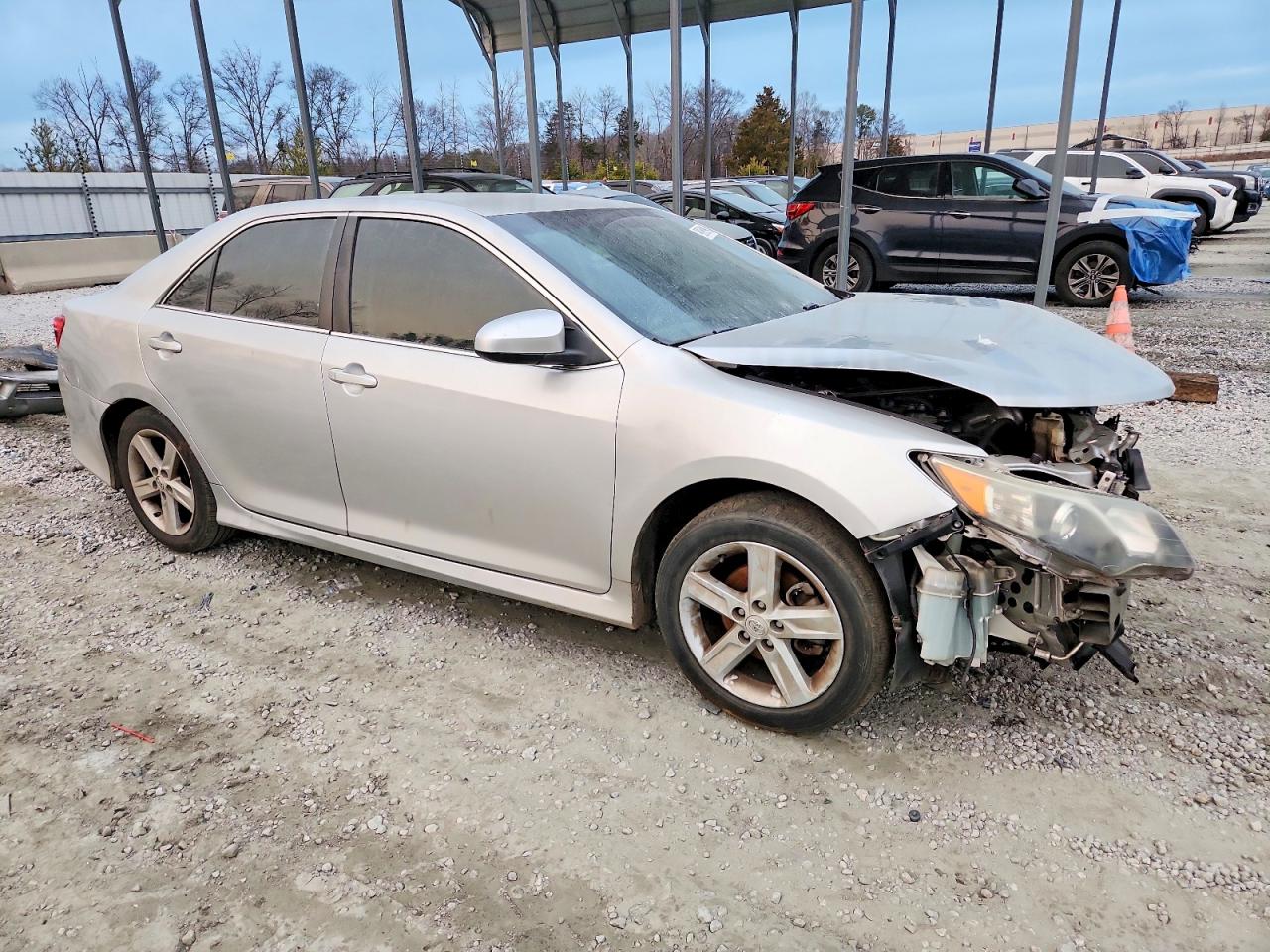 2014 TOYOTA CAMRY L photo 4