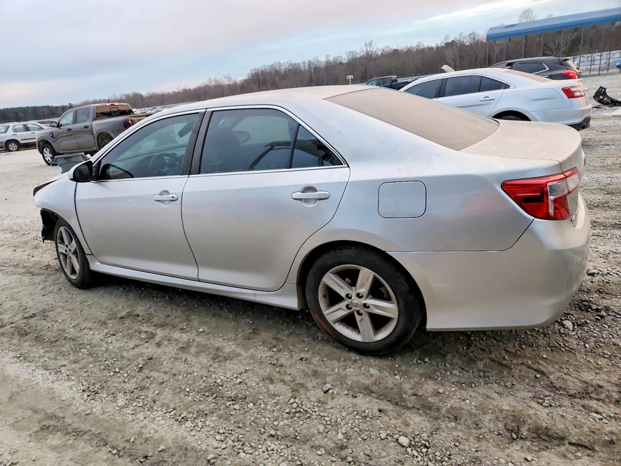 2014 TOYOTA CAMRY L photo 2