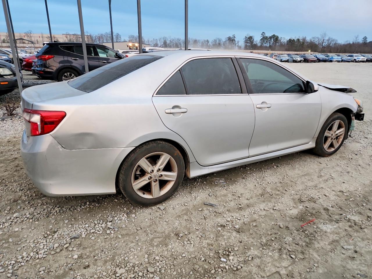 2014 TOYOTA CAMRY L photo 3