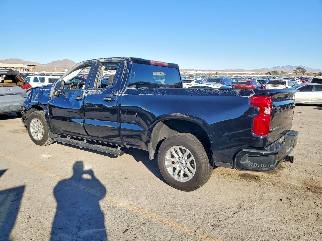 2019 CHEVROLET SILVERADO C1500 RST photo 2