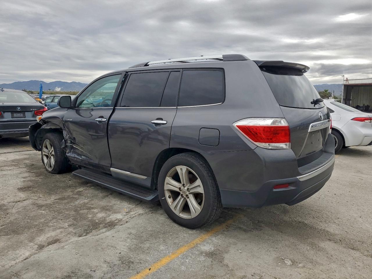 2013 TOYOTA HIGHLANDER LIMITED photo 2