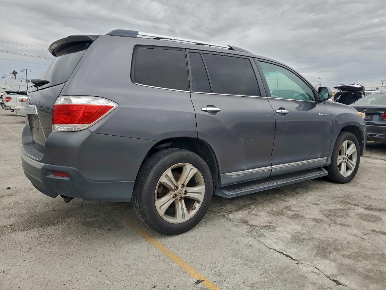 2013 TOYOTA HIGHLANDER LIMITED photo 3
