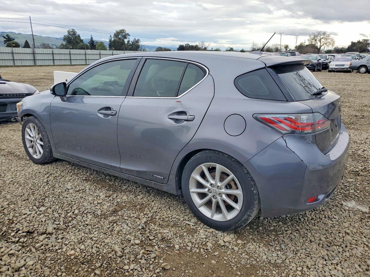2013 LEXUS CT 200 photo 2