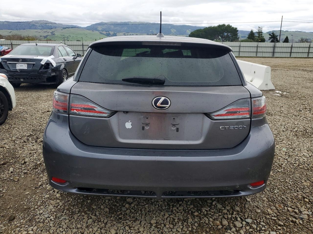 2013 LEXUS CT 200 photo 6