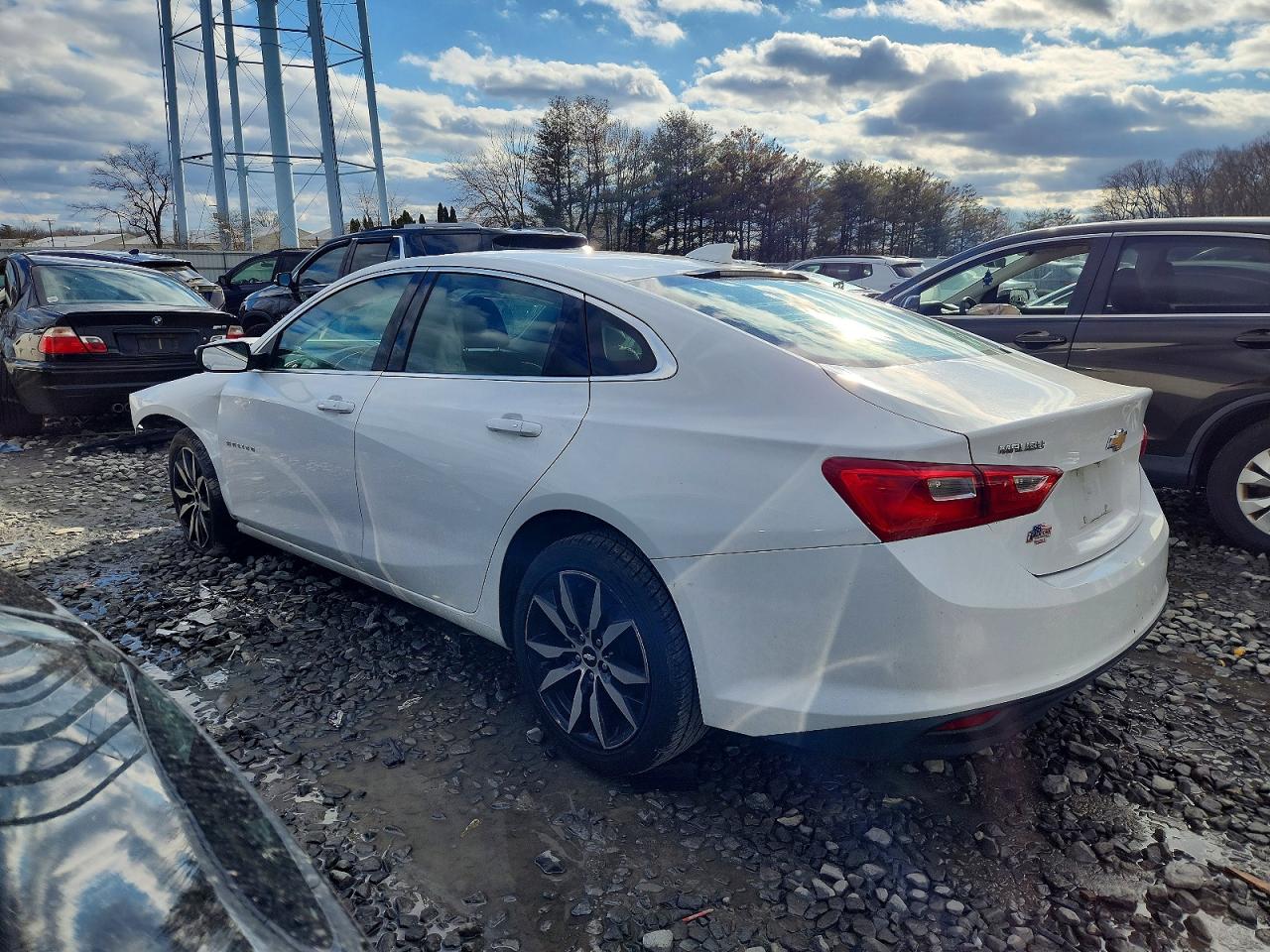 2018 CHEVROLET MALIBU LT photo 2