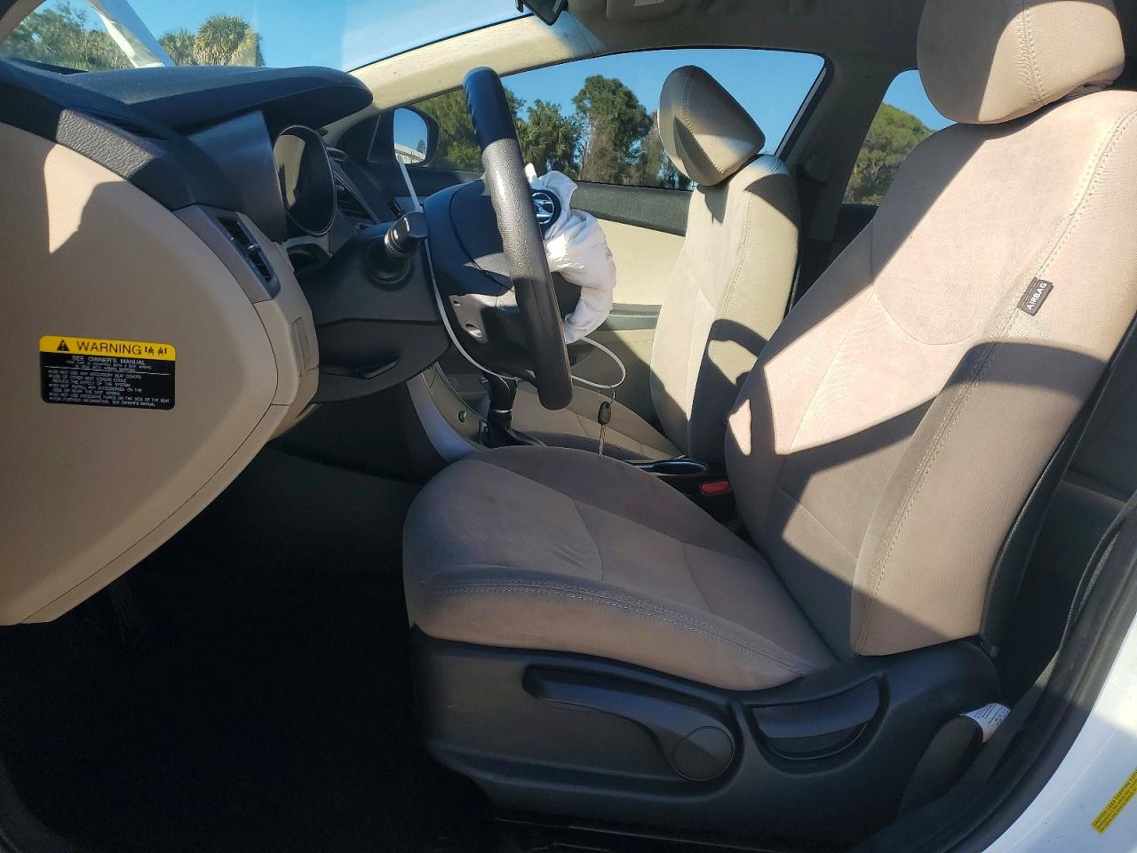 2016 HYUNDAI ELANTRA SE photo 7