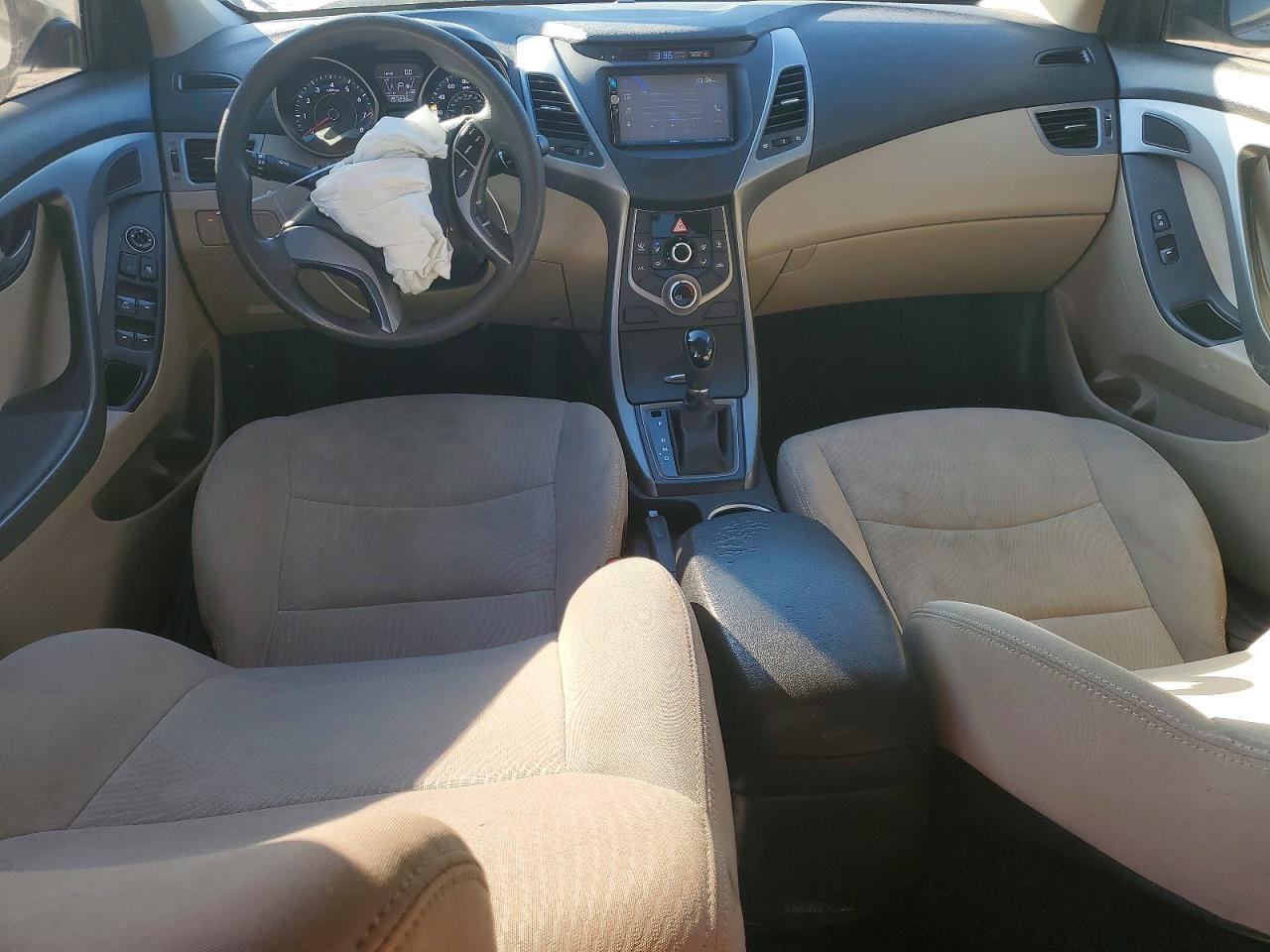 2016 HYUNDAI ELANTRA SE photo 8