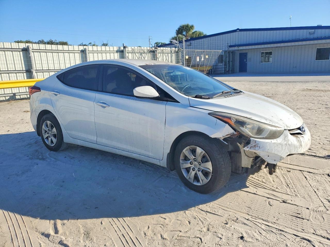 2016 HYUNDAI ELANTRA SE photo 4