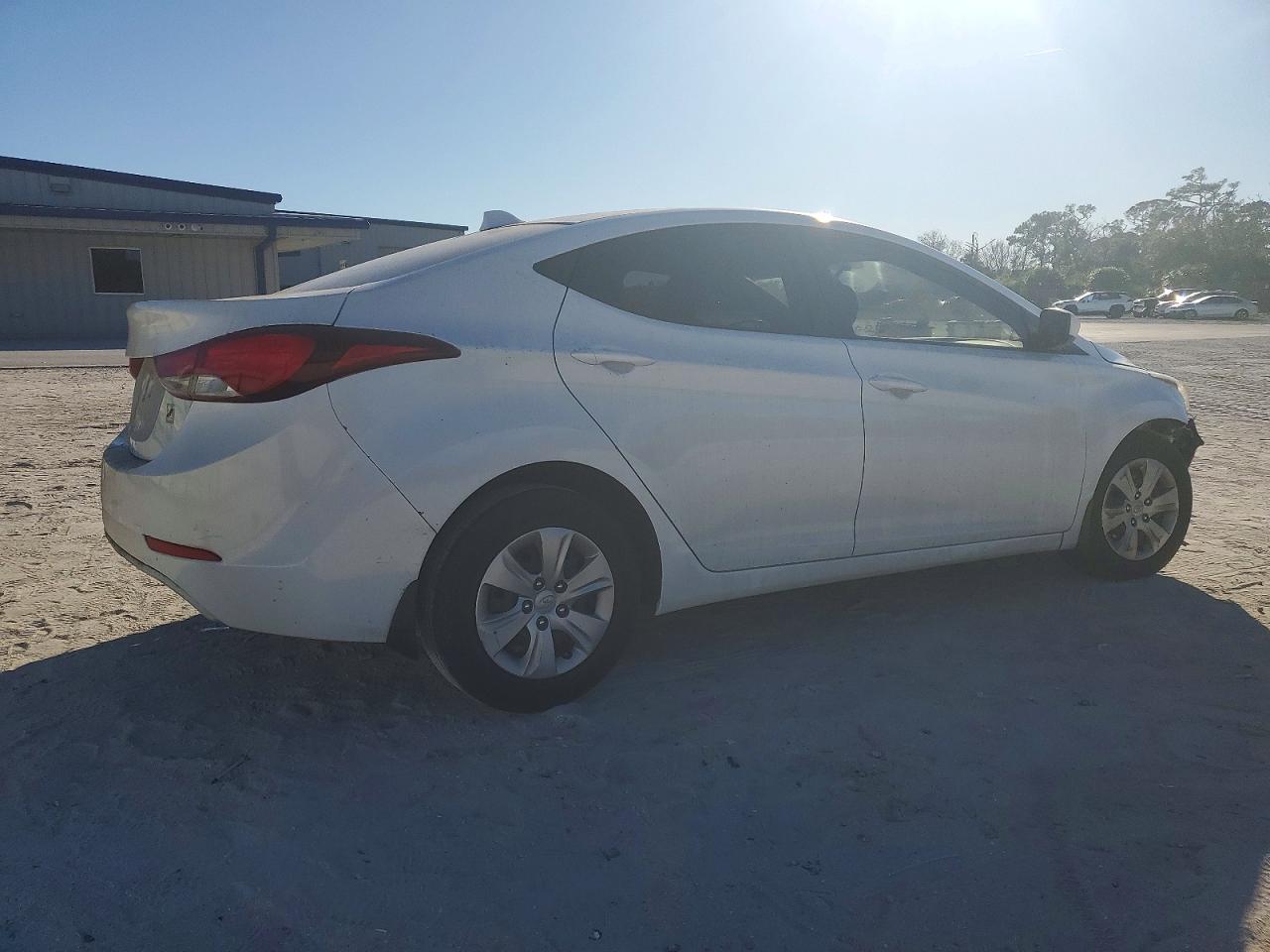 2016 HYUNDAI ELANTRA SE photo 3