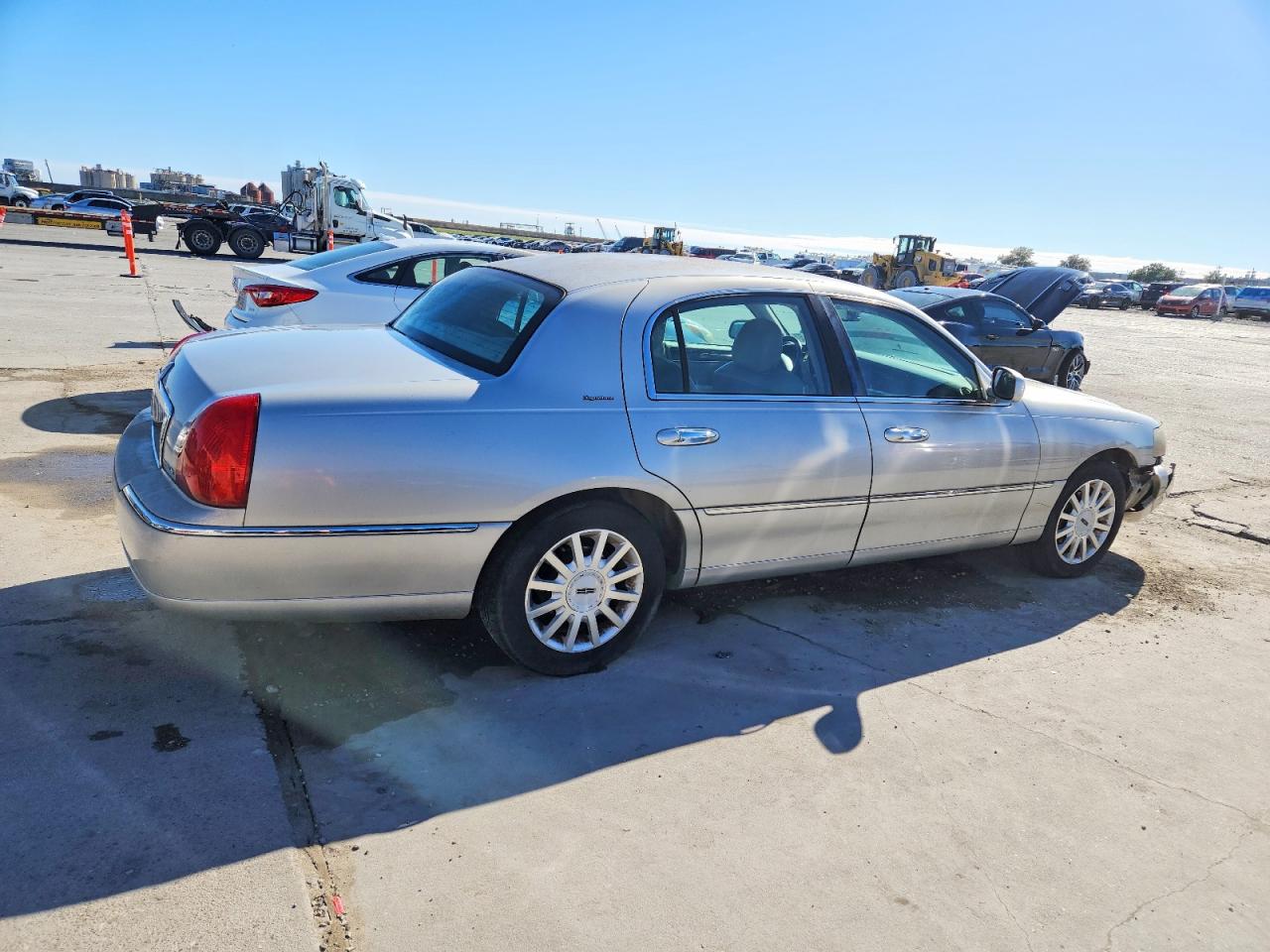 2007 LINCOLN TOWN CAR SIGNATURE photo 3