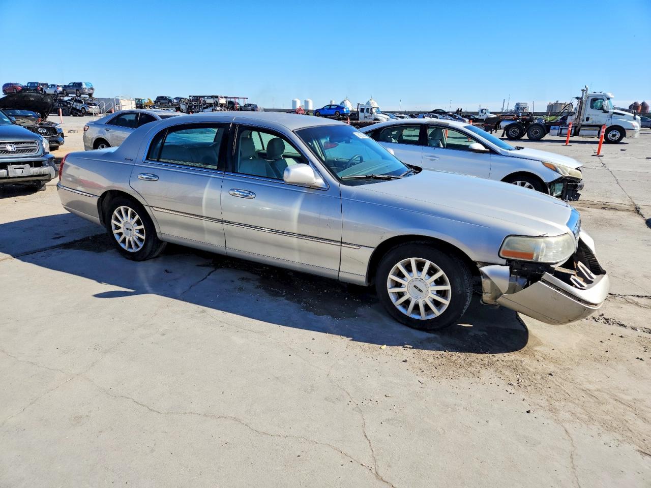 2007 LINCOLN TOWN CAR SIGNATURE photo 4