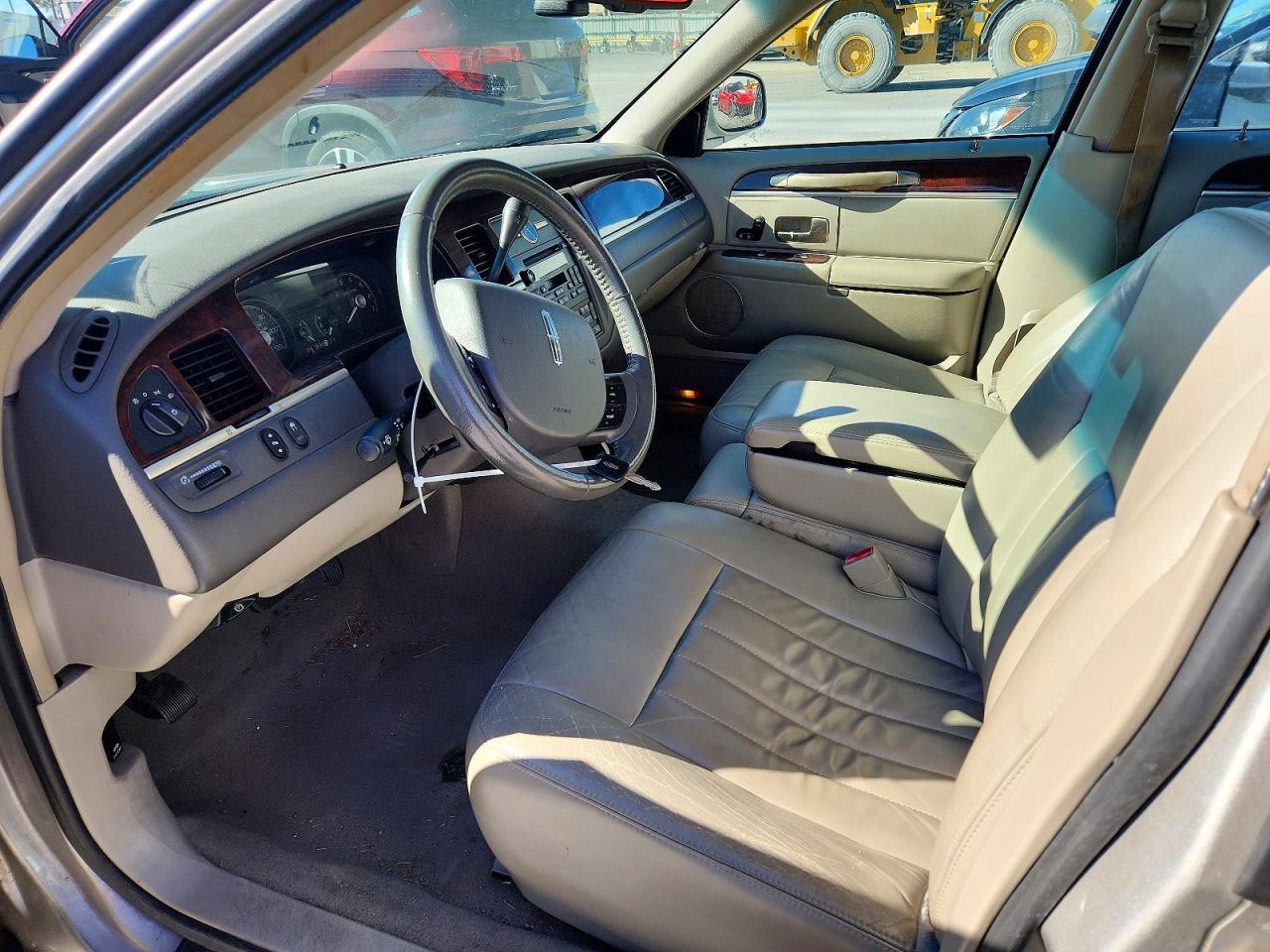 2007 LINCOLN TOWN CAR SIGNATURE photo 7