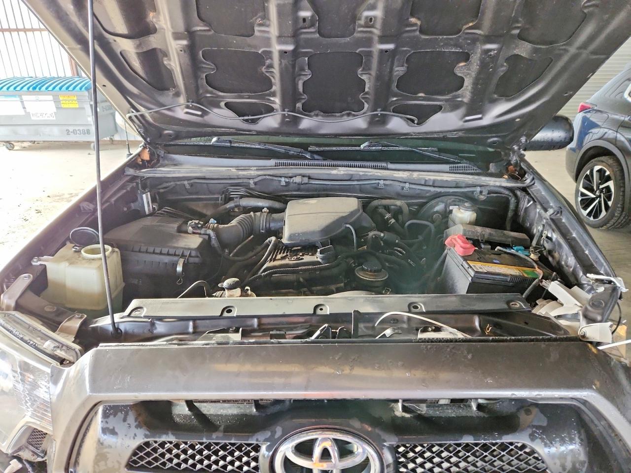 2013 TOYOTA TACOMA photo 11