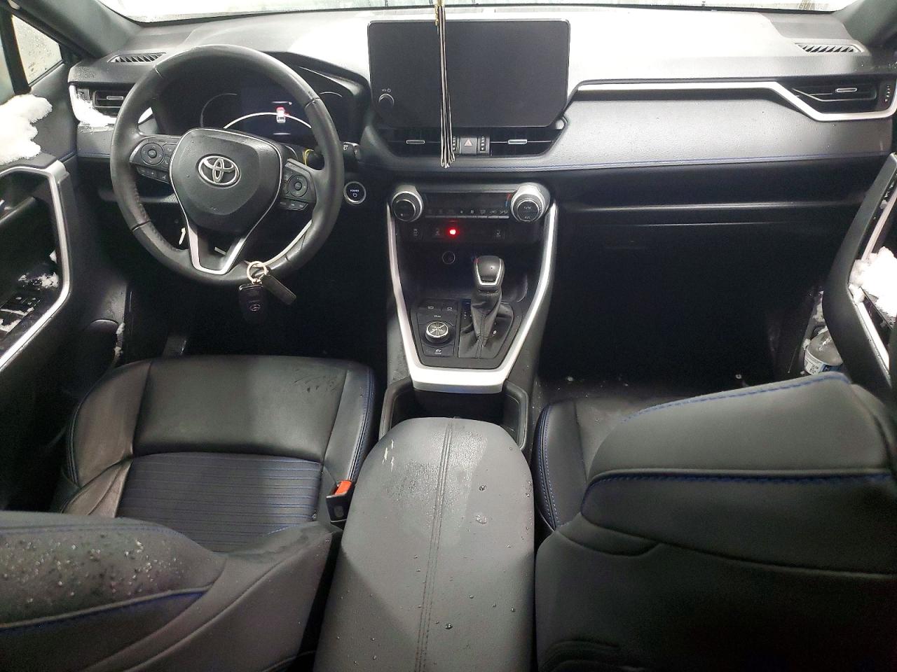 2024 TOYOTA RAV4 XSE photo 8