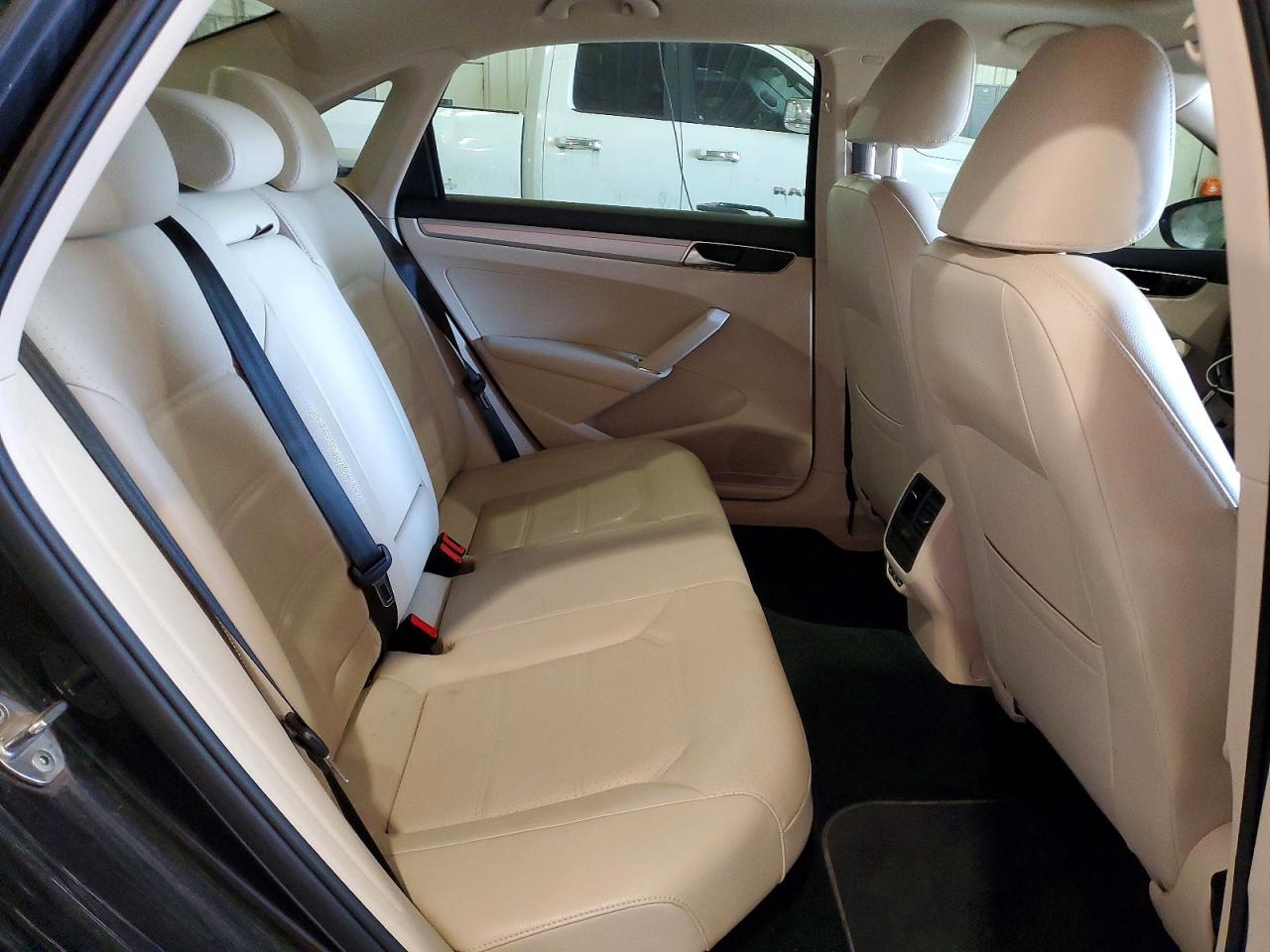 2019 VOLKSWAGEN PASSAT WOLFSBURG photo 10