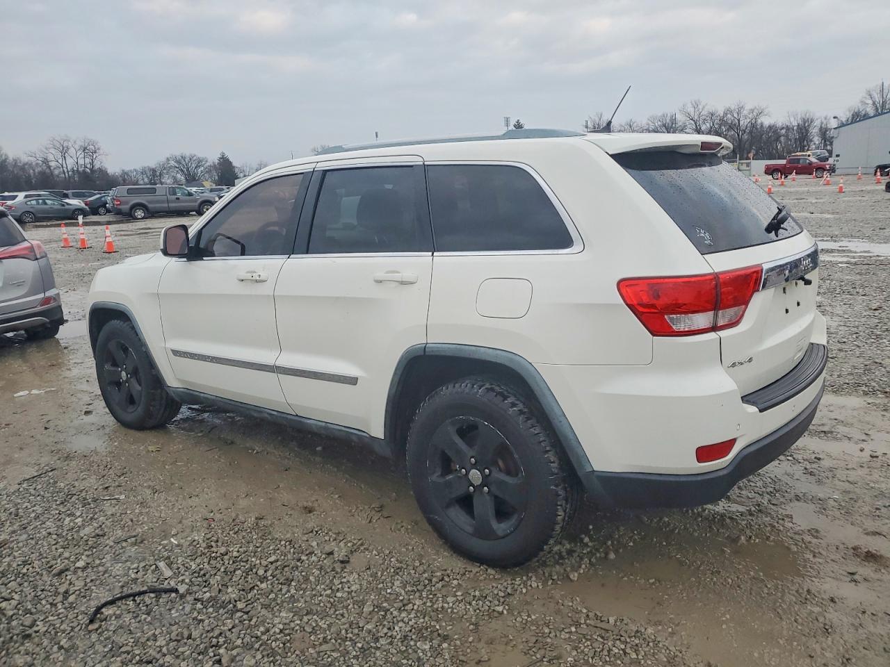 2011 JEEP GRAND CHEROKEE LAREDO photo 2