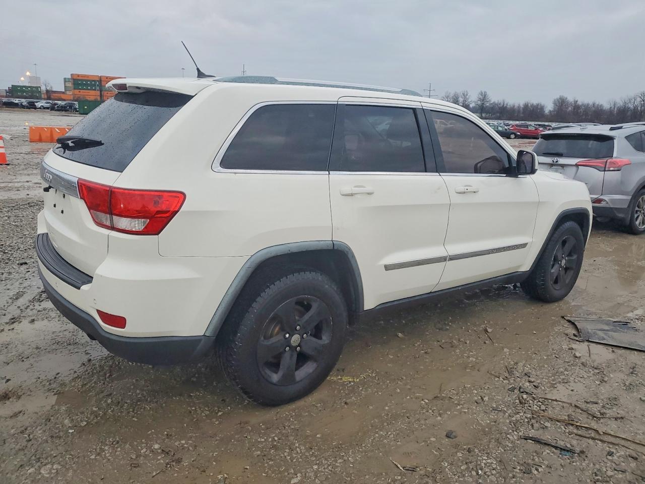 2011 JEEP GRAND CHEROKEE LAREDO photo 3