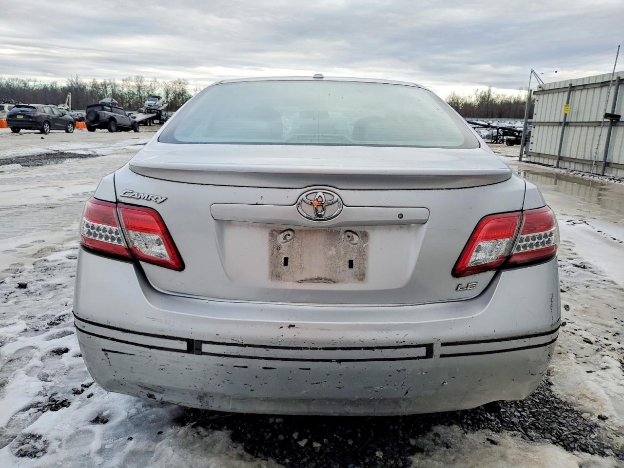 2011 TOYOTA CAMRY BASE photo 6