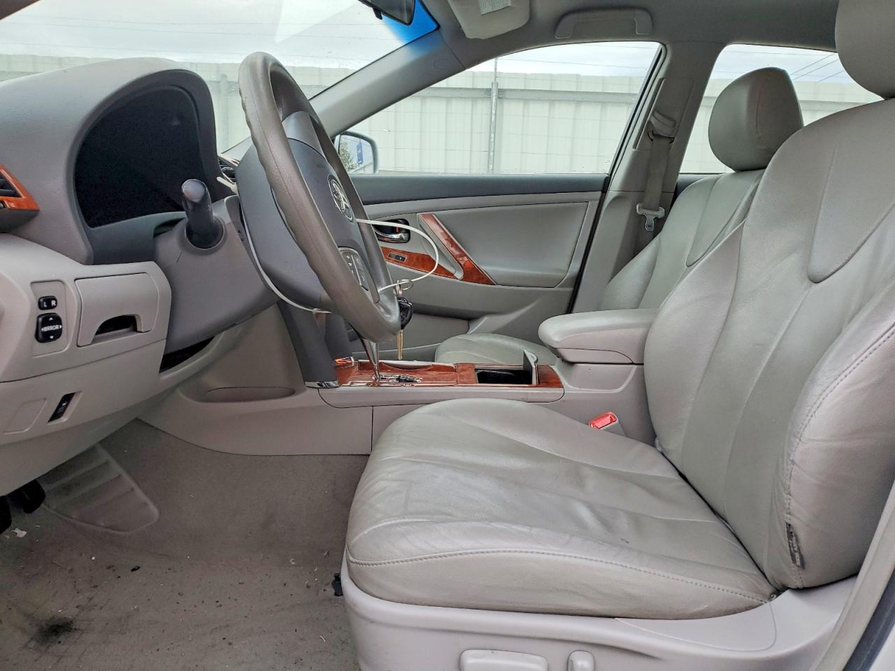 2011 TOYOTA CAMRY BASE photo 7