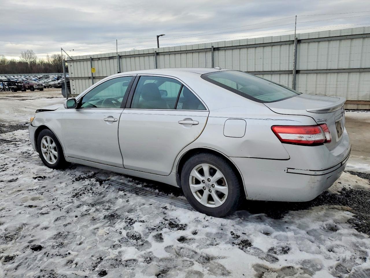 2011 TOYOTA CAMRY BASE photo 2