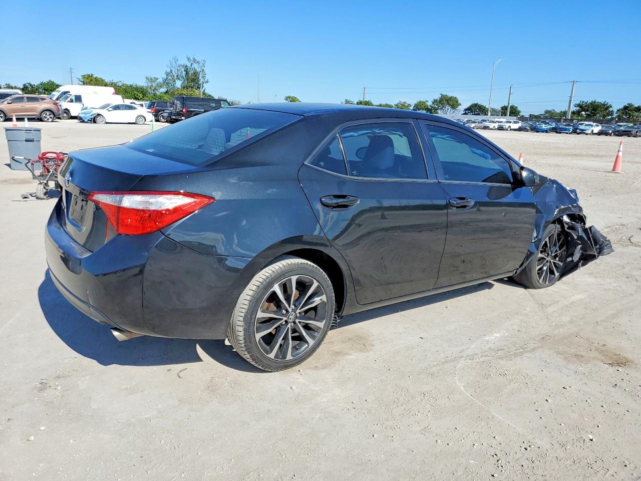 2015 TOYOTA COROLLA L photo 3