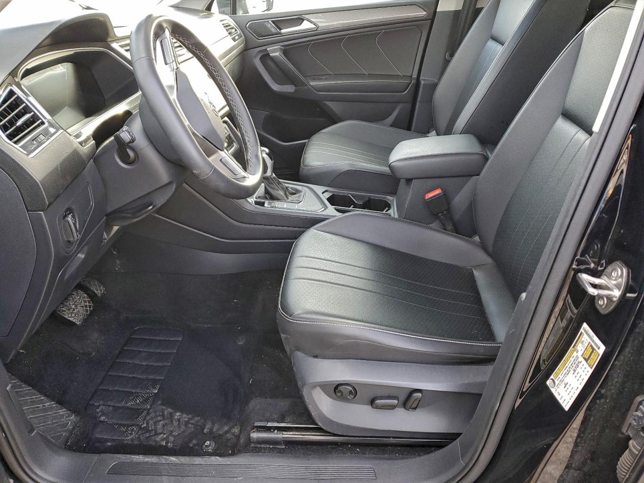 2024 VOLKSWAGEN TIGUAN SE photo 7