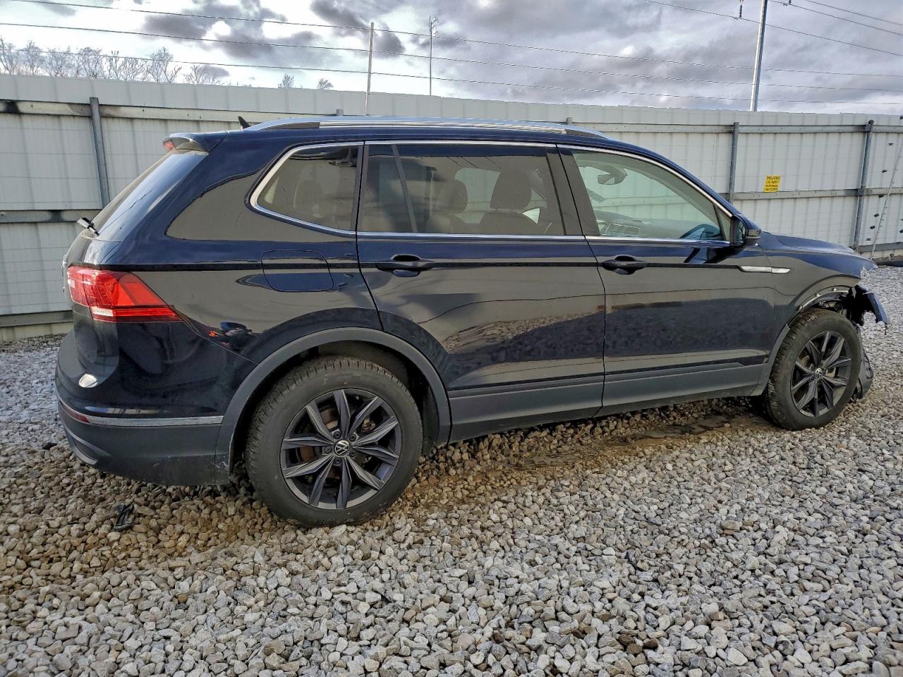 2024 VOLKSWAGEN TIGUAN SE photo 3