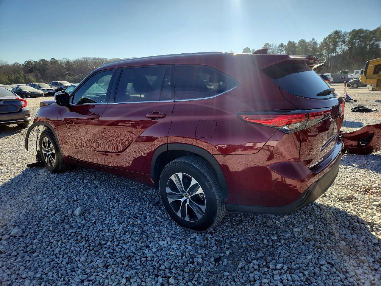 2022 TOYOTA HIGHLANDER XLE photo 2