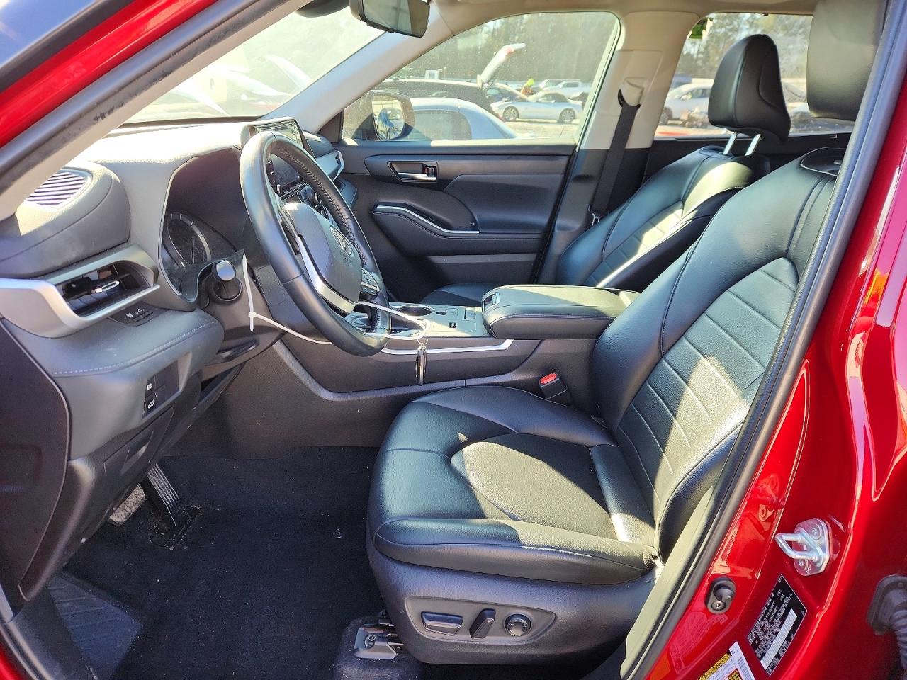 2022 TOYOTA HIGHLANDER XLE photo 7