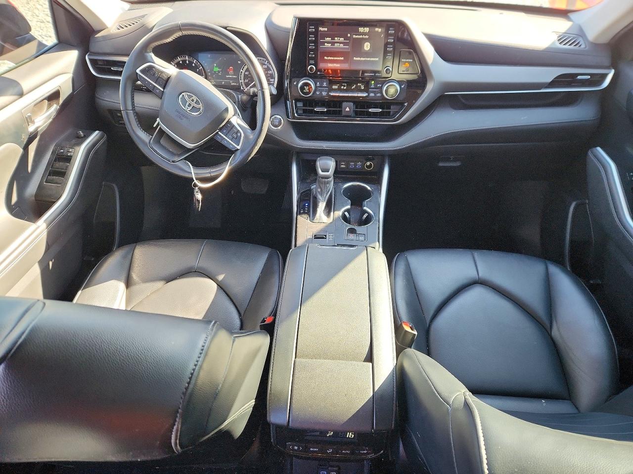 2022 TOYOTA HIGHLANDER XLE photo 8