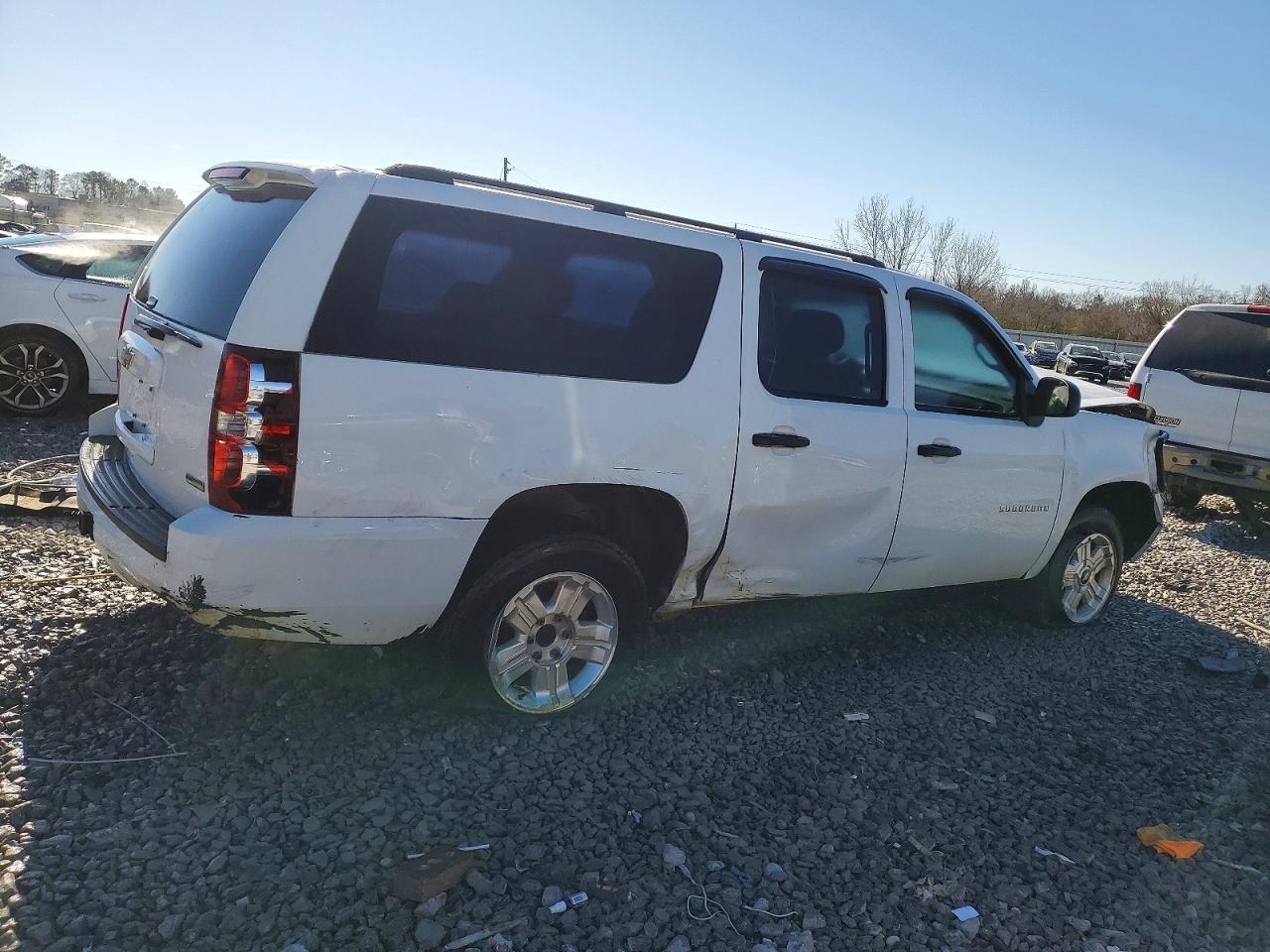 2011 CHEVROLET SUBURBAN K1500 photo 3