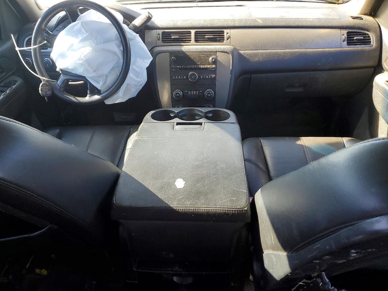 2011 CHEVROLET SUBURBAN K1500 photo 8
