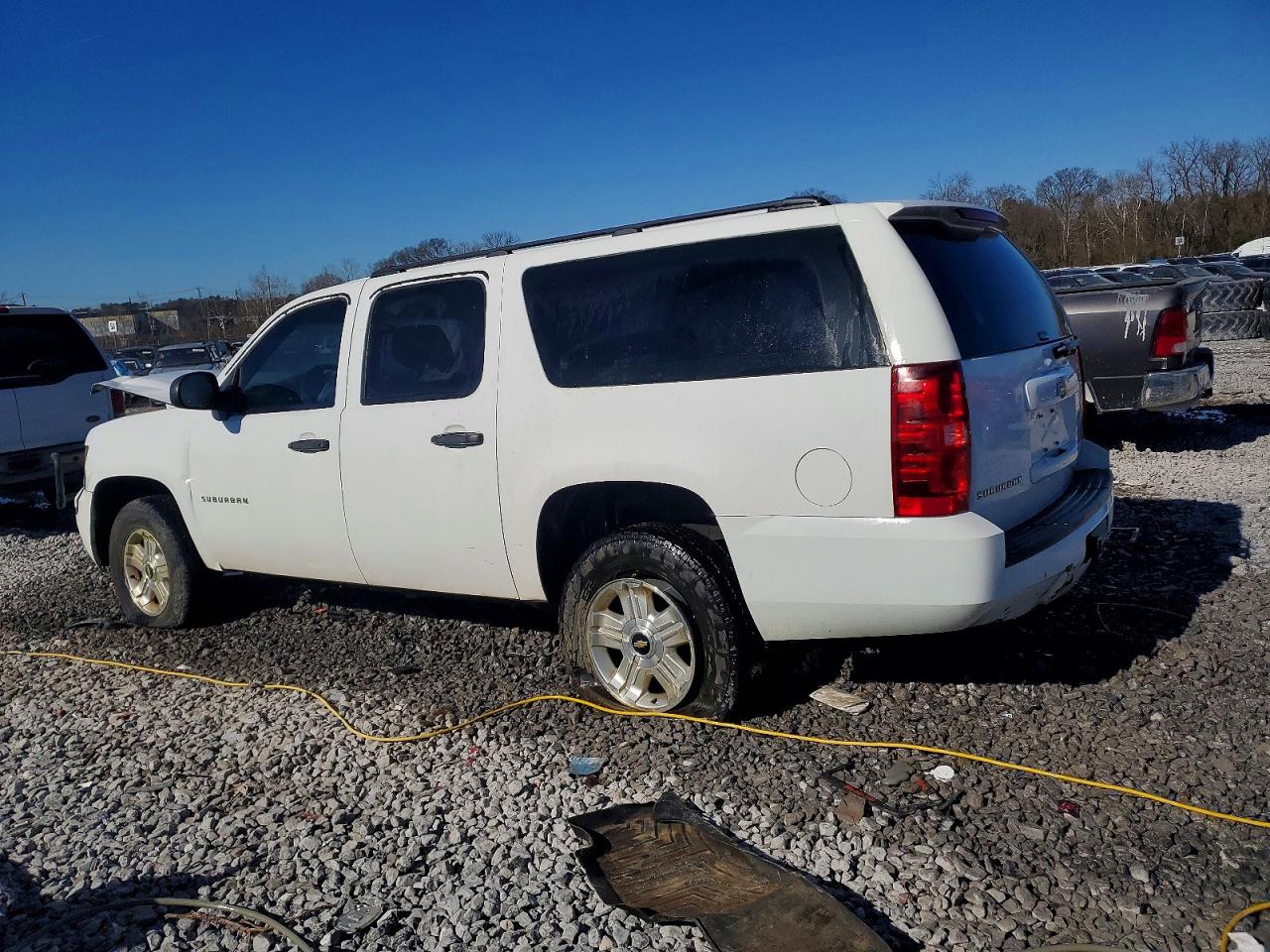 2011 CHEVROLET SUBURBAN K1500 photo 2