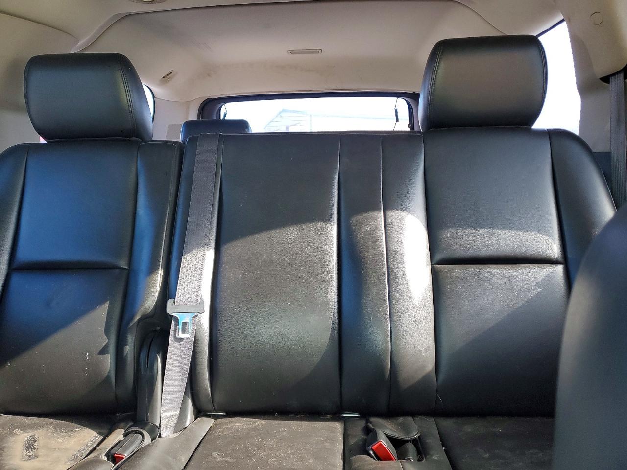 2011 CHEVROLET SUBURBAN K1500 photo 10