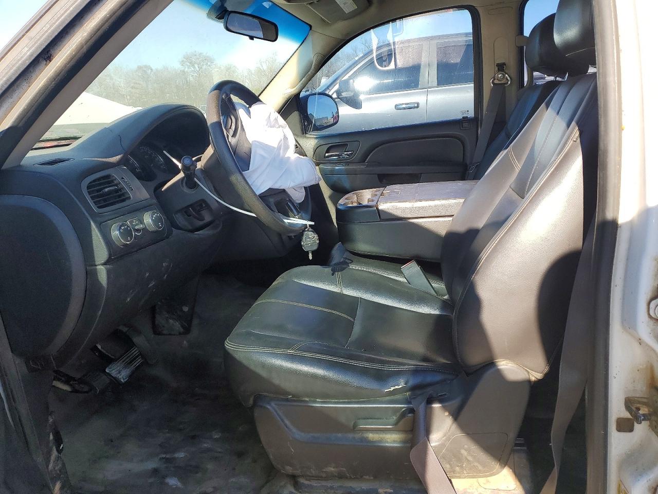 2011 CHEVROLET SUBURBAN K1500 photo 7