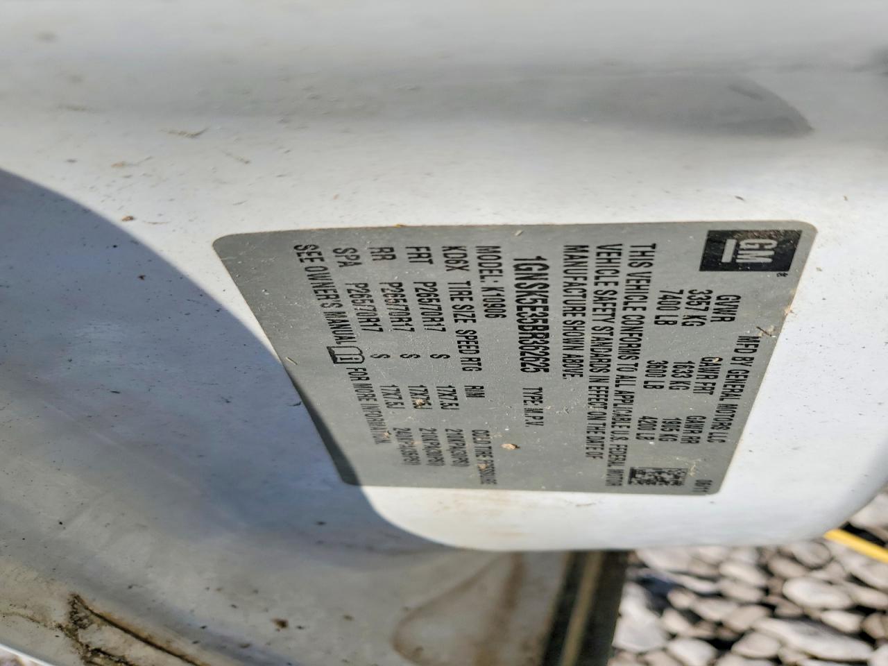 2011 CHEVROLET SUBURBAN K1500 photo 13