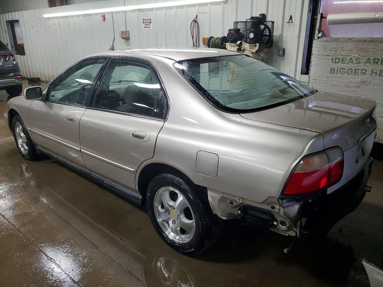 1997 HONDA ACCORD SE photo 2