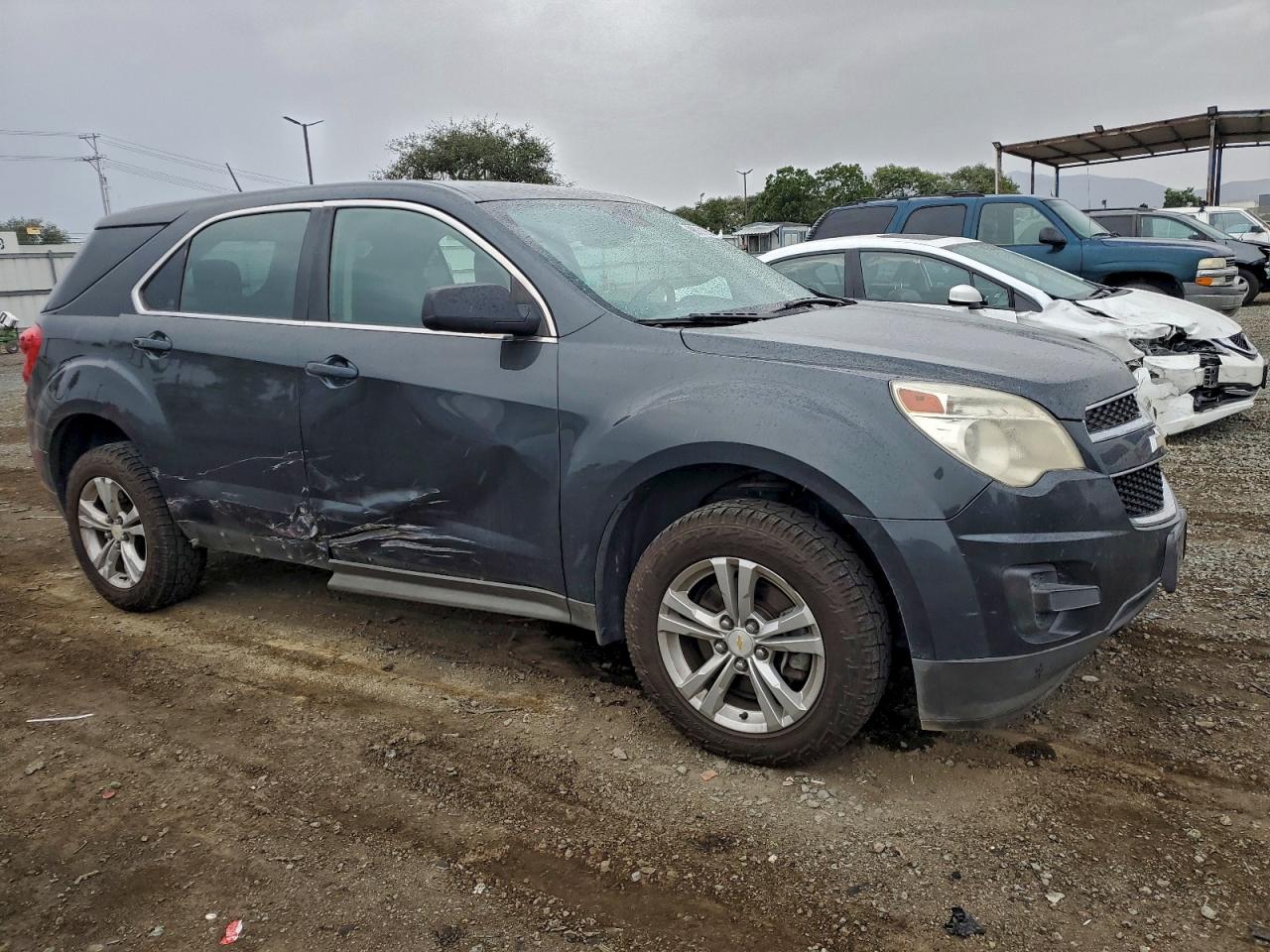 2013 CHEVROLET EQUINOX LS photo 4