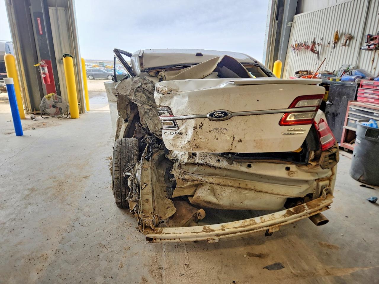 2015 FORD TAURUS SEL photo 6