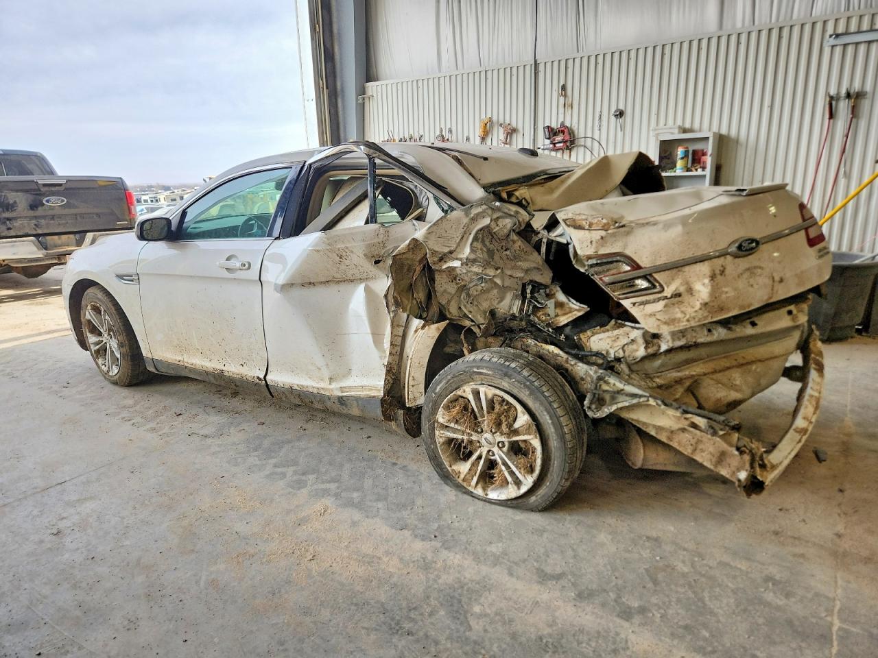 2015 FORD TAURUS SEL photo 2
